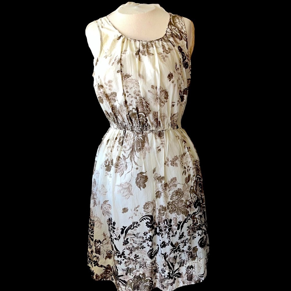Land’s End Canvas Cream with Floral print Size 8‎